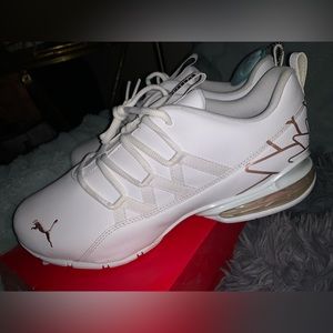 NWT never work women’s size 11 puma shoes